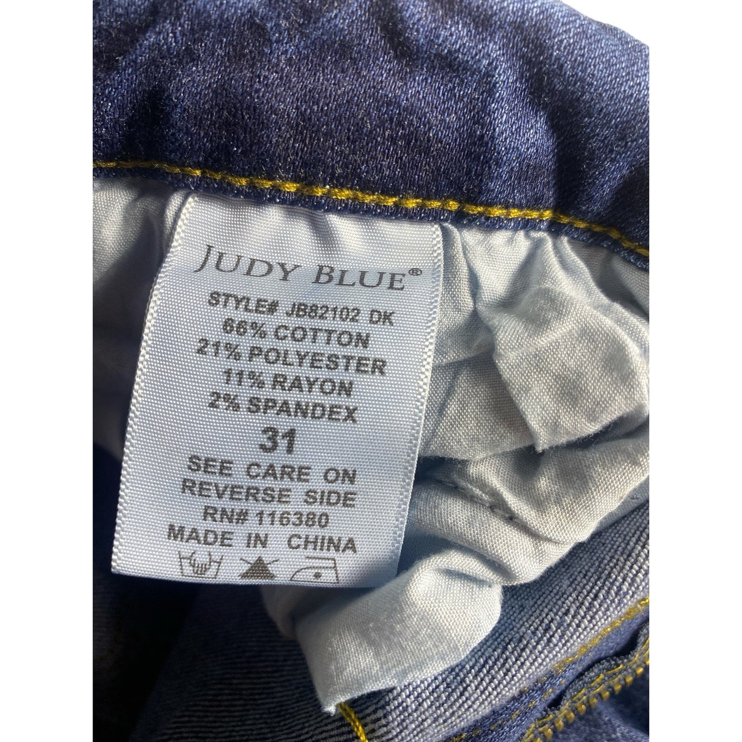 Judy Blue Cropped Blue jeans size 31