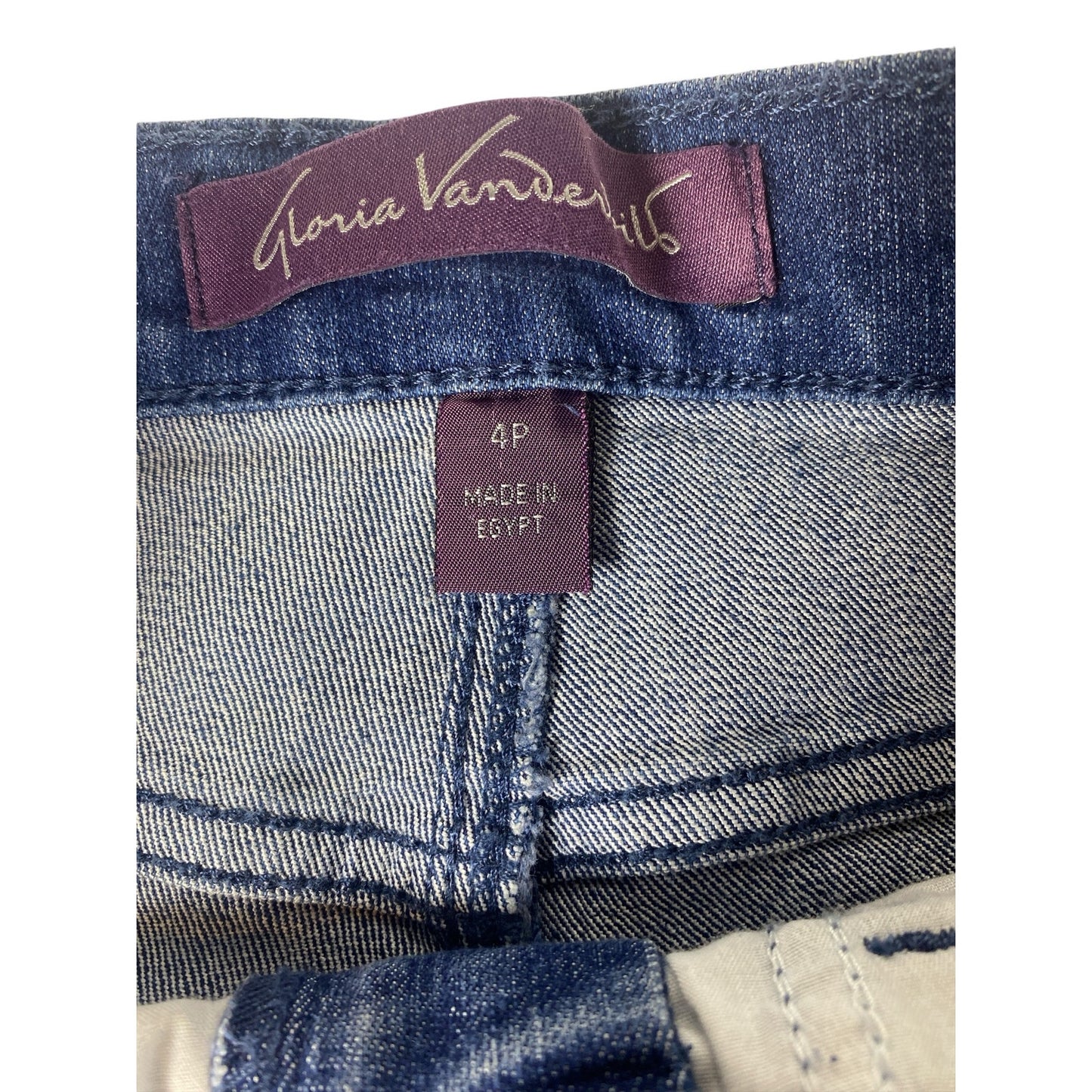 NWT women's Gloria Vanderbilt Amanda Classic Rise Supreme stretch Size 4P Jeans