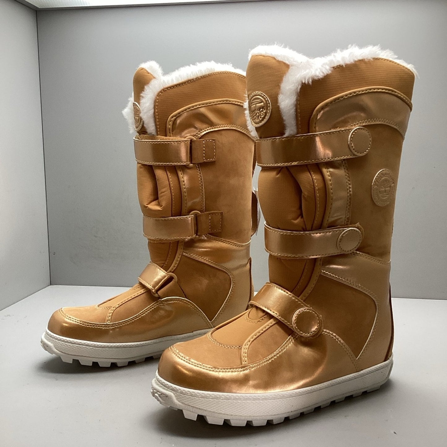Timberland women’s Mukluk Gold boots size 5.5