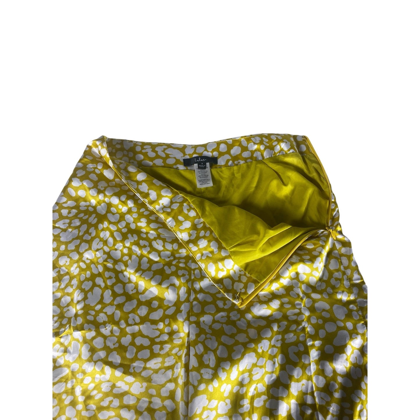 Lulu’s Yellow Animal Print Satin Wide-Leg Side Slit Pants Size Small
