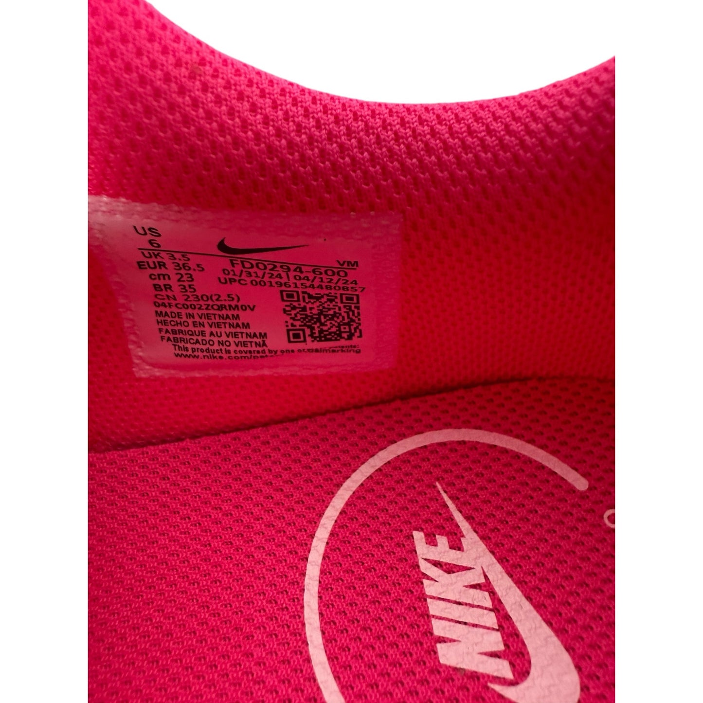 NIB Nike Air Max Excee Shoes Women's Hyper Pink Size 6 Gym Running Athlesiure